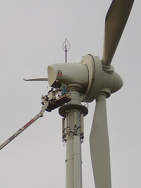 Images Learn/WC 2001, ILA-boy, 450px-Wind_turbine_maintenance_2008_11.jpeg